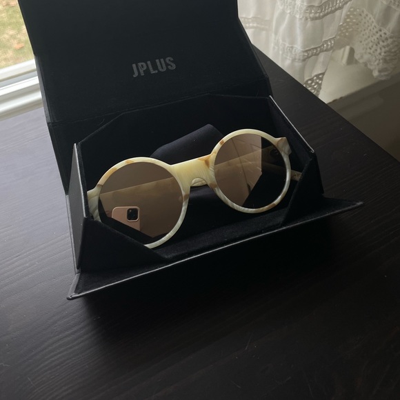 NWOT J PLUS Round Classic 3 Sunglasses - Picture 2 of 4